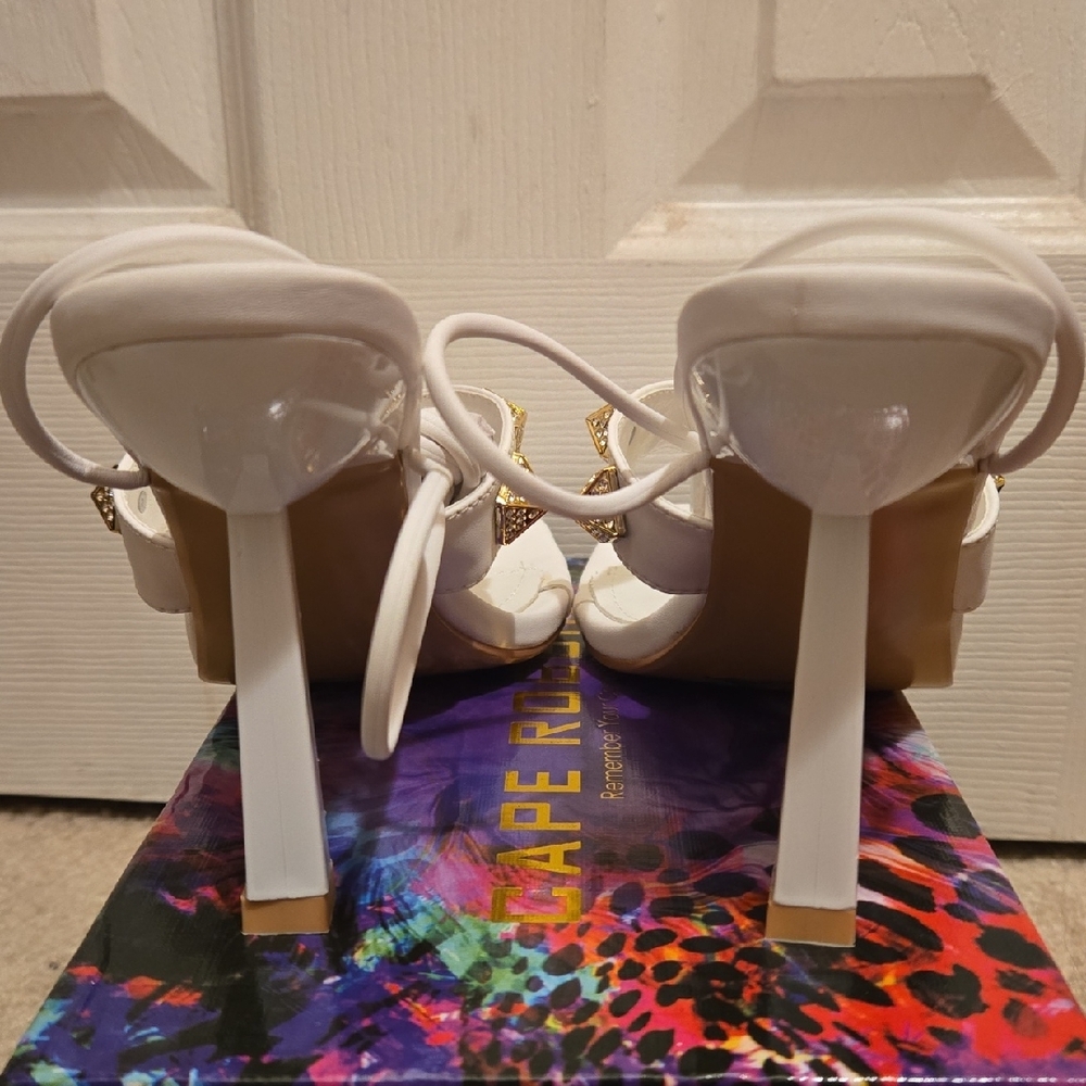 Cape Robbin White Heels with Gold Studs - Picture 3 of 8